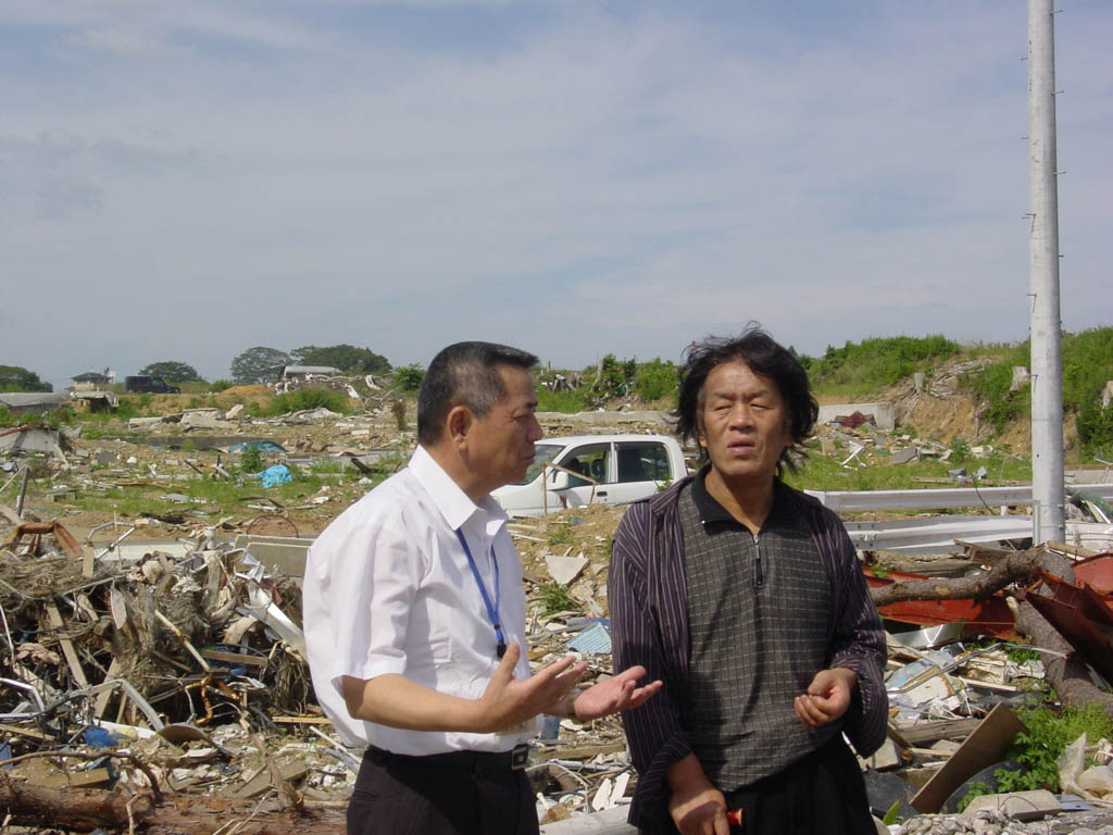 被災地で活動について語る様子